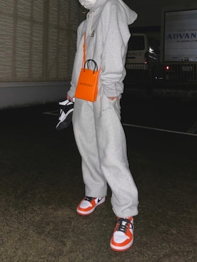 BALENCIAGAのショルダーバッグ（オレンジ系）を使った人気