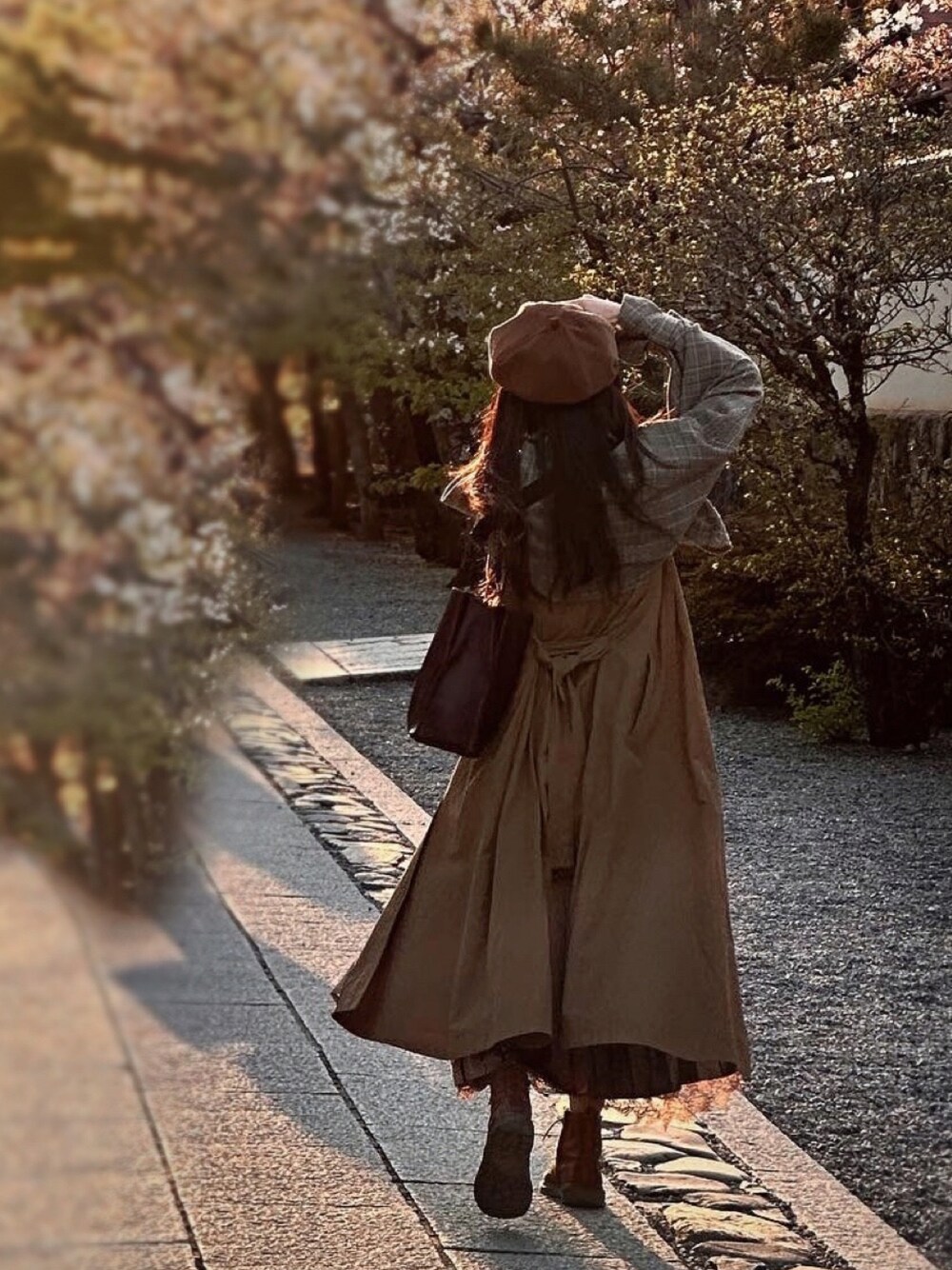 「travel」｜「SALAのアイテム（ハンチング/ベレー帽、ブラウン系）」を使った、ivy さん（レディース・163cm）の春コーディネートの1枚目の写真