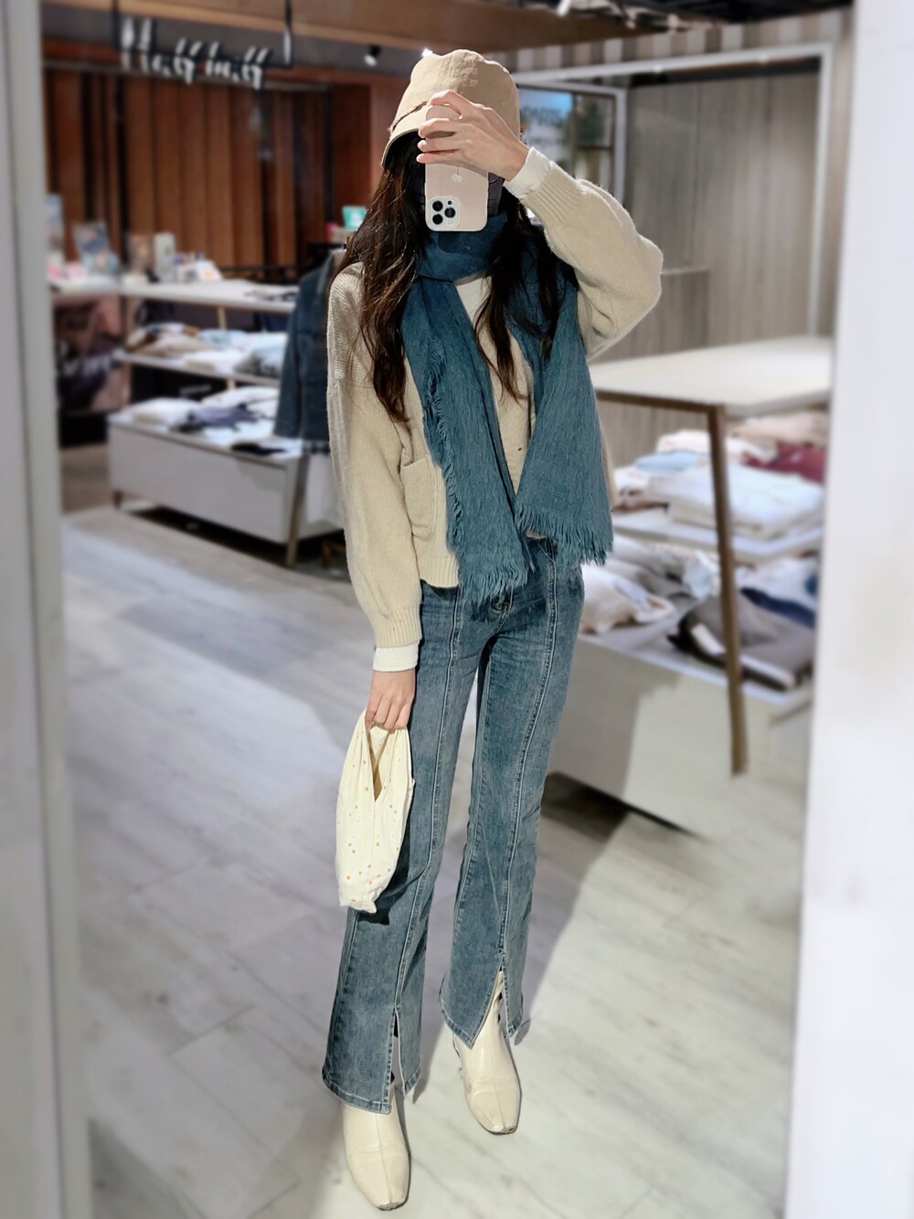 「初春」｜「OH!HERのアイテム（キャップ、イエロー系）」を使った、ivy さん（レディース・163cm）の冬コーディネートの1枚目の写真