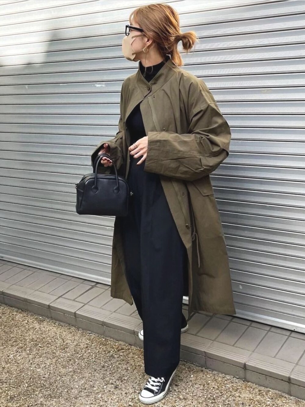 「WEARハロウィン2022、秋のコーデ、カジュアルコーデ、今日のコーデ、秋服、大人コーデ、メガネ女子、ユニクロ、ミリタリーコーデ、モッズコート、プチプラ、converse」｜「sakishimatokyoのスタンドモッズコート（ユニセックス）M65（モッズコート、グリーン系）」を使った、sayさん（レディース・160cm）の秋コーディネートの1枚目の写真