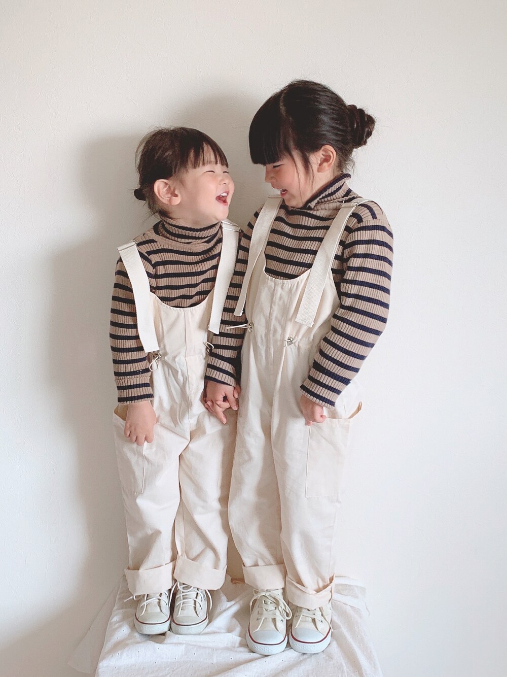 「キッズファッション、キッズコーデ、キッズ、kids、おんなのこ、おしゃれさんと繋がりたい、姉妹コーデ、おそろいコーデ、韓国子供服、サロペット、ブランシェス」｜「BRANSHESのアイテム（トップス、ベージュ系）」を使った、yukiさん（キッズ・120cm）の夏コーディネートの1枚目の写真