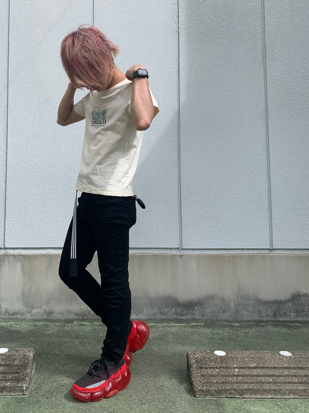 「MARITHE + FRANCOIS GIRBAUDのアイテム（Tシャツ/カットソー、ベージュ系）」を使った、(((ゆうちょん)))さん（骨格ナチュラル・メンズ・163cm）の秋コーディネートの1枚目の写真