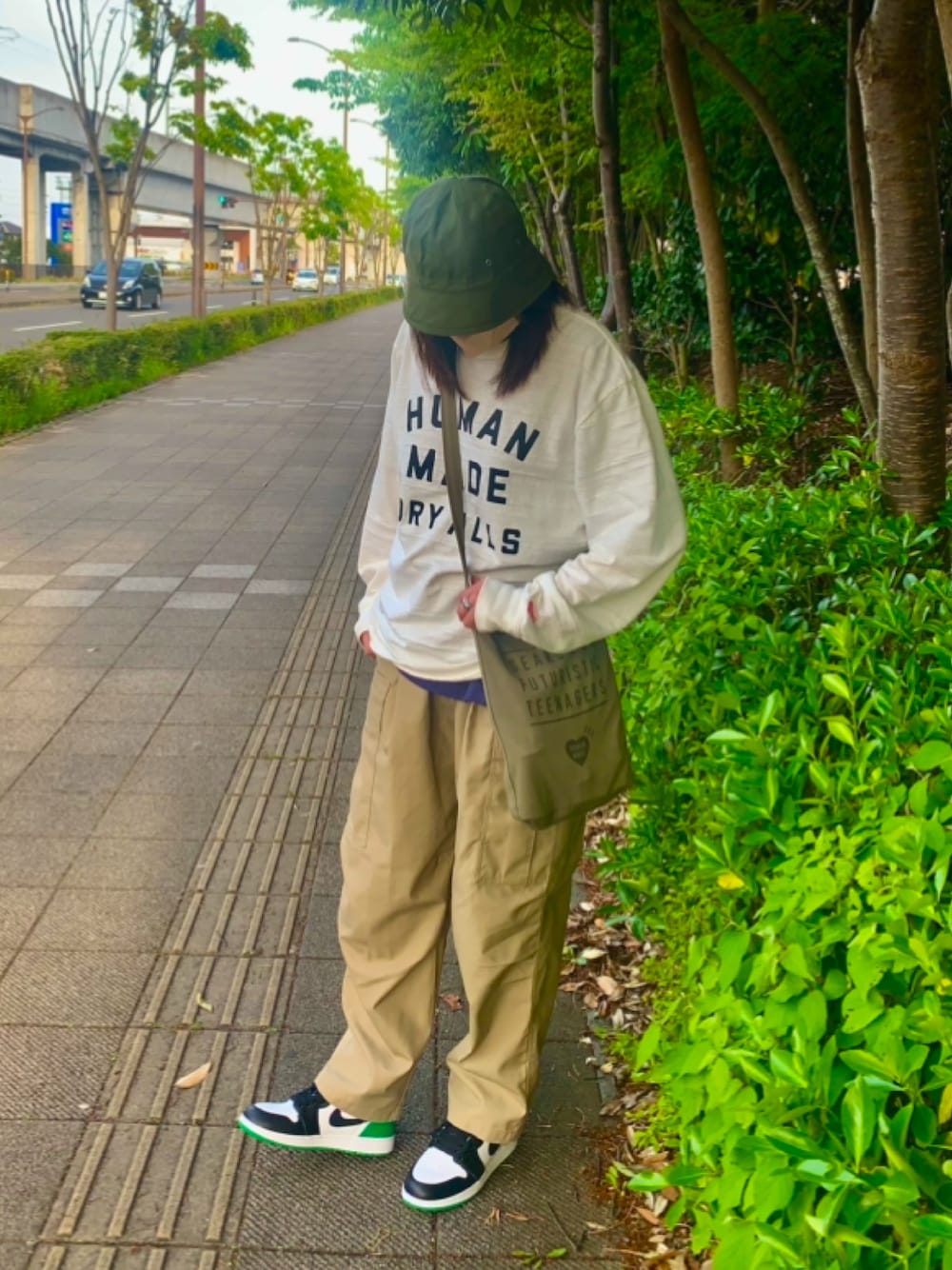 「お出かけコーデ、春、ＧＷ、ストリート、スニーカー、スニーカーコーデ、スニーカー女子、メンズライク、ヒューマンメイド」｜「HUMAN MADEのアイテム（ハット、グリーン系）」を使った、AYU∞さん（レディース・168cm）の春コーディネートの1枚目の写真