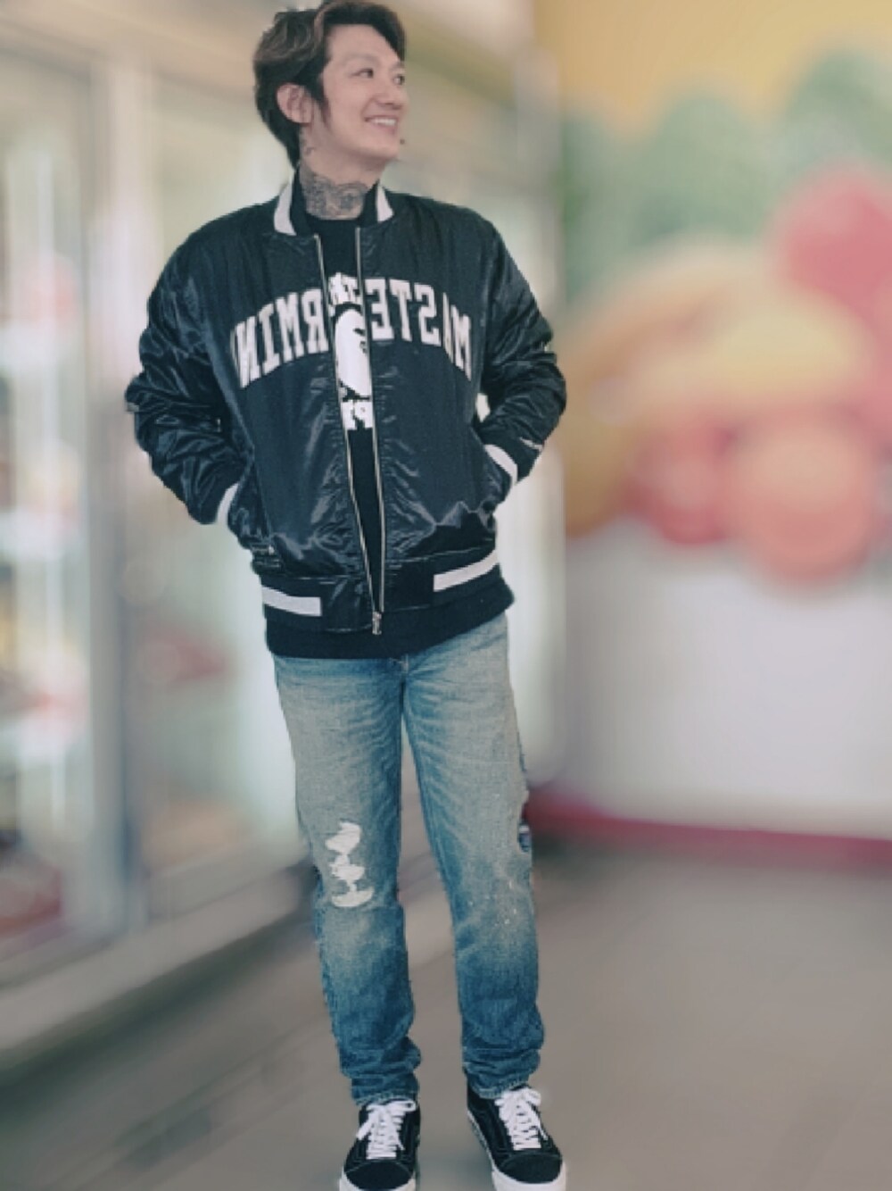 「冬コーデ、秋コーデ、冬を彩る色いろコーデ、スニーカー、ストリート、古着、古着MIX、VANS、A BATHING APE、black」｜「mastermind JAPANの古着 mastermind Japan 野球（ノーカラージャケット、ブラック系）」を使った、凱爺®️是我𝒶𝓀࿐さん（メンズ・172cm）の冬コーディネートの1枚目の写真