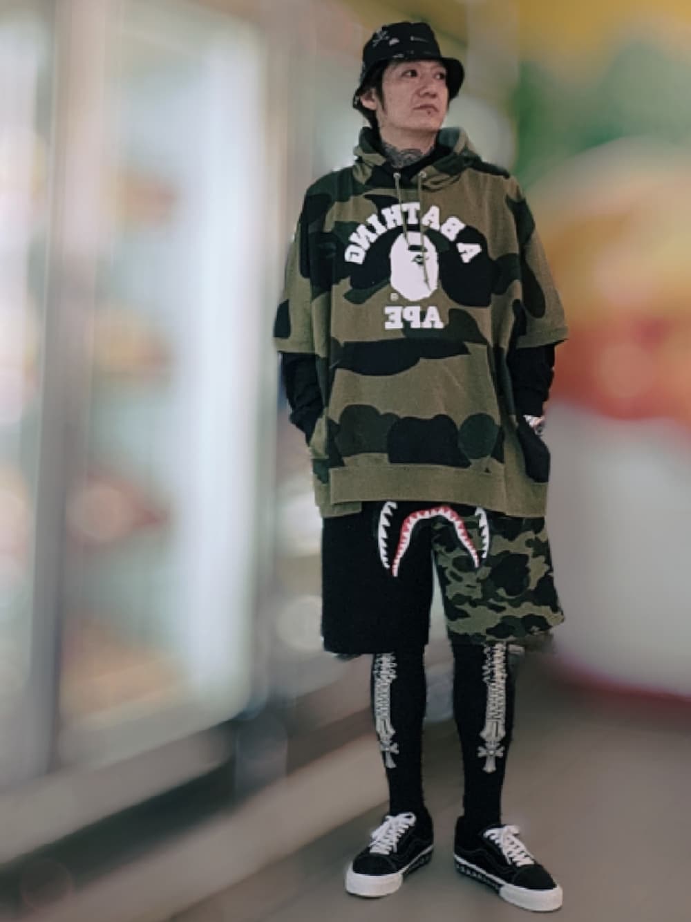 「秋コーデ、冬コーデ、秋冬コーデ、ストリート、oversize、VANS、古着、メンズコーデ、漁夫帽」｜「MASTERMIND WORLDのアイテム（キャップ、ブラック系）」を使った、凱爺®️是我𝒶𝓀࿐さん（メンズ・172cm）の冬コーディネートの1枚目の写真