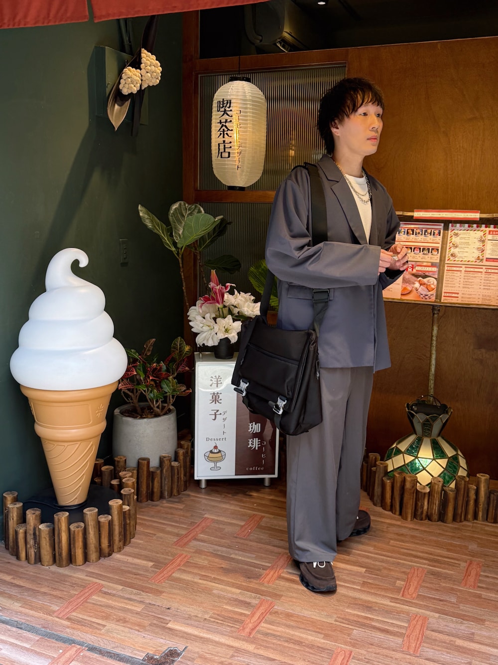 「オトナカジュアル、大人コーデ、春コーデ、テーラードジャケット、カジュアルコーデ」｜「cussilの【cussil/クシル】ドレスツイル ワイドスリーブダブルテーラードジャケット（テーラードジャケット、グレー系）」を使った、idaさん（メンズ・177cm）の春コーディネートの1枚目の写真