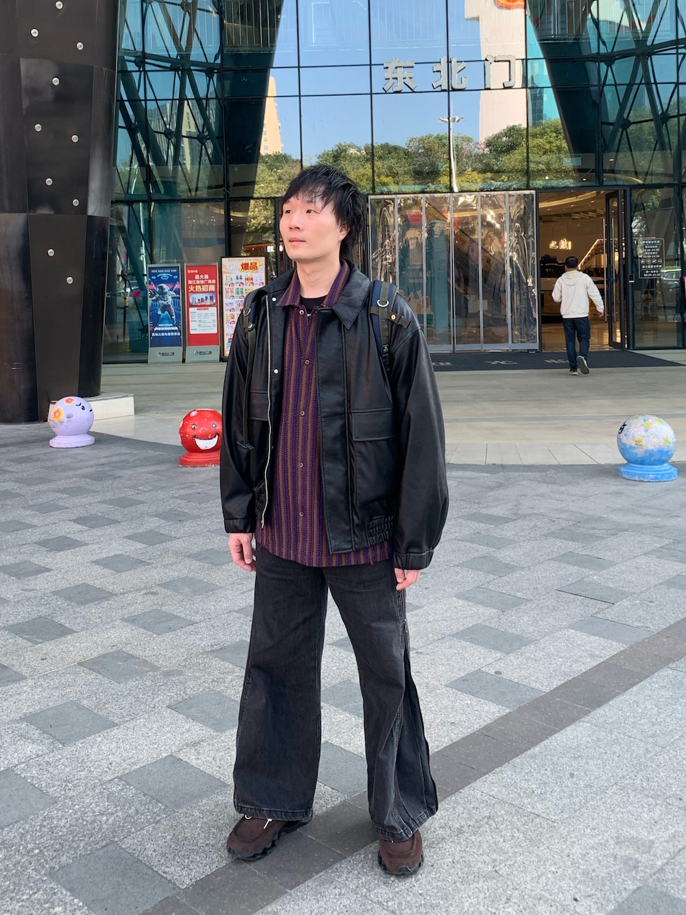 「冬コーデ、ブラックコーデ、レザー、レザージャケット、オトナカジュアル」｜「RAGEBLUEの透かし編み/総柄メッシュルーズシャツ（シャツ/ブラウス、パープル系）」を使った、idaさん（メンズ・177cm）の冬コーディネートの1枚目の写真