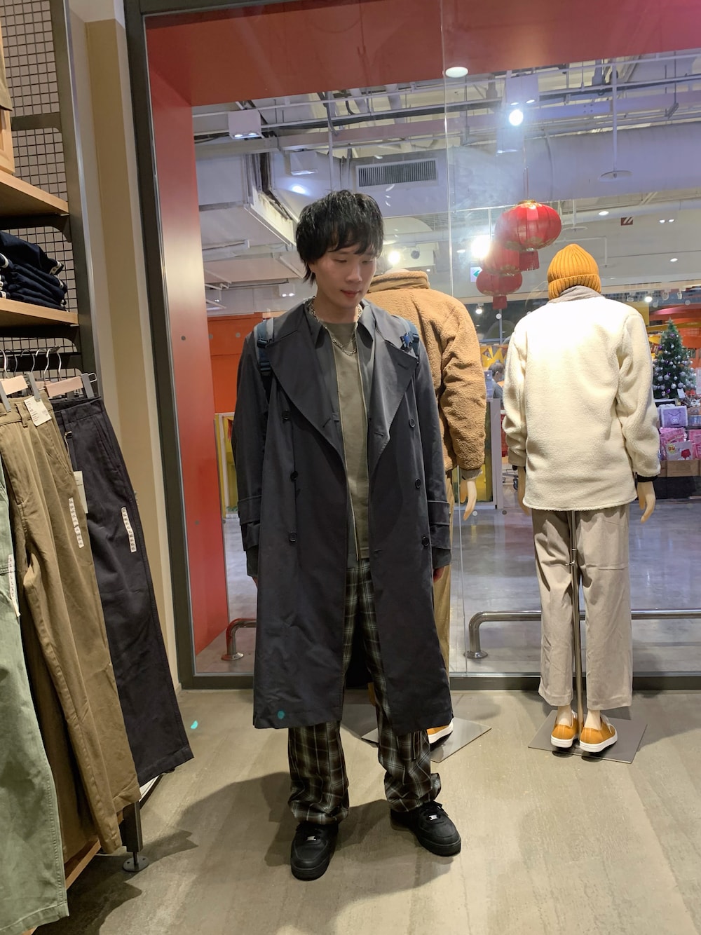「オトナカジュアル、秋冬コーデ、コート、秋コーデ、グレー、チェック」｜「RAGEBLUEの＜WOOLLYTEC＞ウーリーテック/ロングトレンチコート/952446（トレンチコート、グレー系）」を使った、idaさん（メンズ・177cm）の冬コーディネートの1枚目の写真