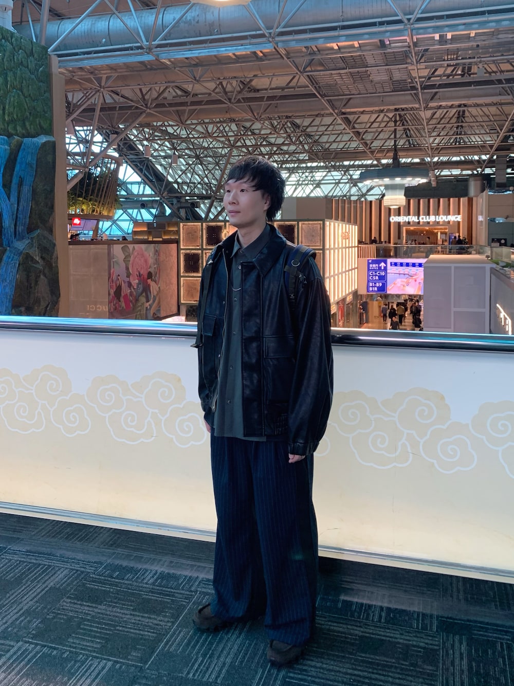 「冬コーデ、ブラック、レザージャケット、オトナカジュアル、ジャケット」｜「RAGEBLUEのSYNTHETIC LEATHER TRACK JACKET/シンセティックレザー/トラックジャケット（ブルゾン、ブラック系）」を使った、idaさん（メンズ・177cm）の冬コーディネートの1枚目の写真