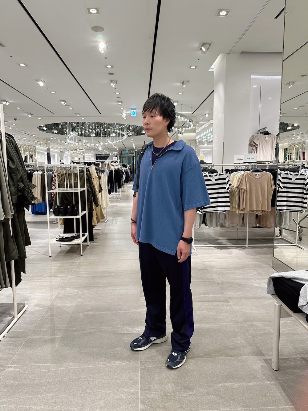 「シンプルコーデ、スポーツミックス、ブルー、NEEDLES、ポロシャツ」｜「Anchor Smithのハーフジップ サマーミニ裏毛 ビッグ ポロシャツ（ポロシャツ、ブルー系）」を使った、idaさん（メンズ・177cm）の秋コーディネートの1枚目の写真