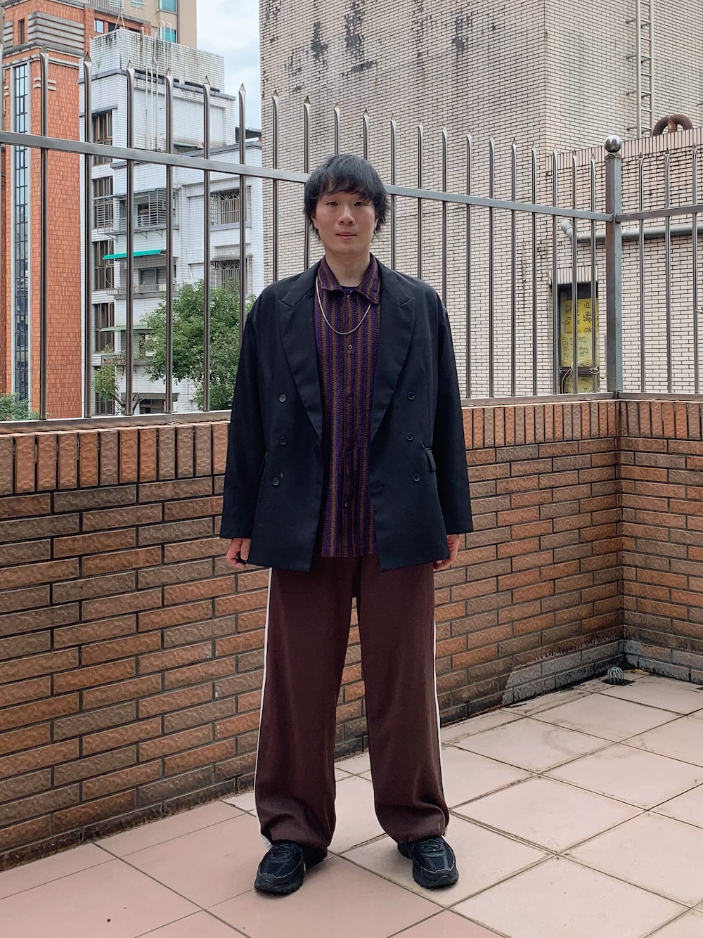 「レイヤードスタイル、オトナカジュアル、スポーツミックス、テーラードジャケット」｜「WYM LIDNMのHIGH TWISTED GABA W JACKET（テーラードジャケット、ブラック系）」を使った、idaさん（メンズ・177cm）の冬コーディネートの1枚目の写真