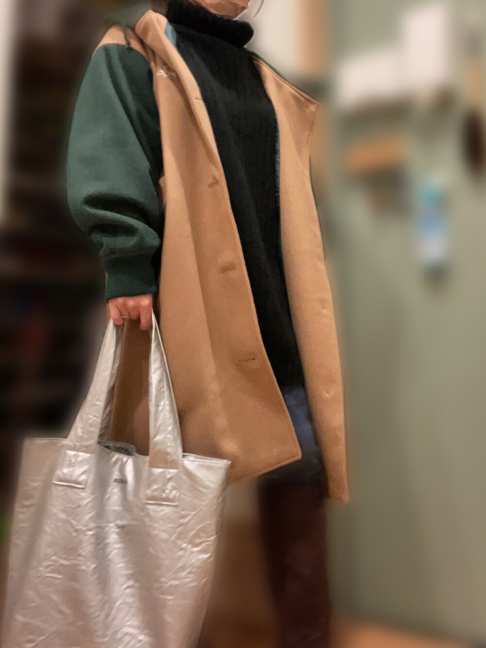 「ZUCCaのEMBOSSバッグ/トートバッグ（トートバッグ、シルバー系）」を使った、ちゃー さん（レディース・150cm）の冬コーディネートの1枚目の写真