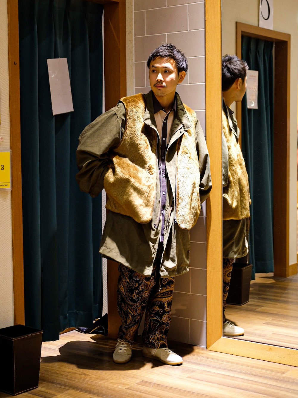 「秋のコーデ、大人カジュアル、お洒落さんとつながりたい、今日のコーデ、ファッションの力を信じよう、カジュアルコーデ、秋服準備はじめました、秋トレンド2021、秋先取りコーデ、相互フォロー、ストリートコーデ、ファーベスト、ファー、ベスト、レイヤードスタイル」｜「CPCMのアイテム（モッズコート、グリーン系）」を使った、Tatsuyaさん（メンズ・170cm）の秋コーディネートの1枚目の写真