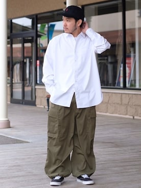 「春服デビュー宣言」｜「アイテム（カーゴパンツ）」を使った、Tatsuyaさん（メンズ・170cm）の春コーディネート
