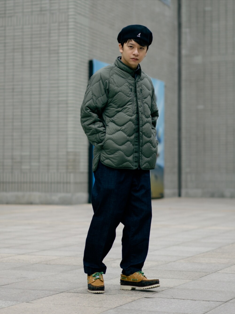 「ootd、日系極簡、oversize、牛仔褲、工裝褲、阿美咔嘰、mastermind JAPAN、UNIQLO、Bape、Timberland、KANGOL」｜「KANGOLのKangol x Mastermind Tropic（ハンチング/ベレー帽、ブラック系）」を使った、MIN_WEIさん（メンズ・171cm）の冬コーディネートの1枚目の写真