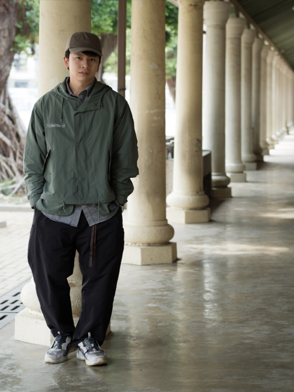 「GOOPiMADE、PUMA、GU、undercover」｜「MADNESSのMADNESS SNAPBACK CAP（キャップ、ブラウン系）」を使った、MIN_WEIさん（メンズ・171cm）の春コーディネートの1枚目の写真