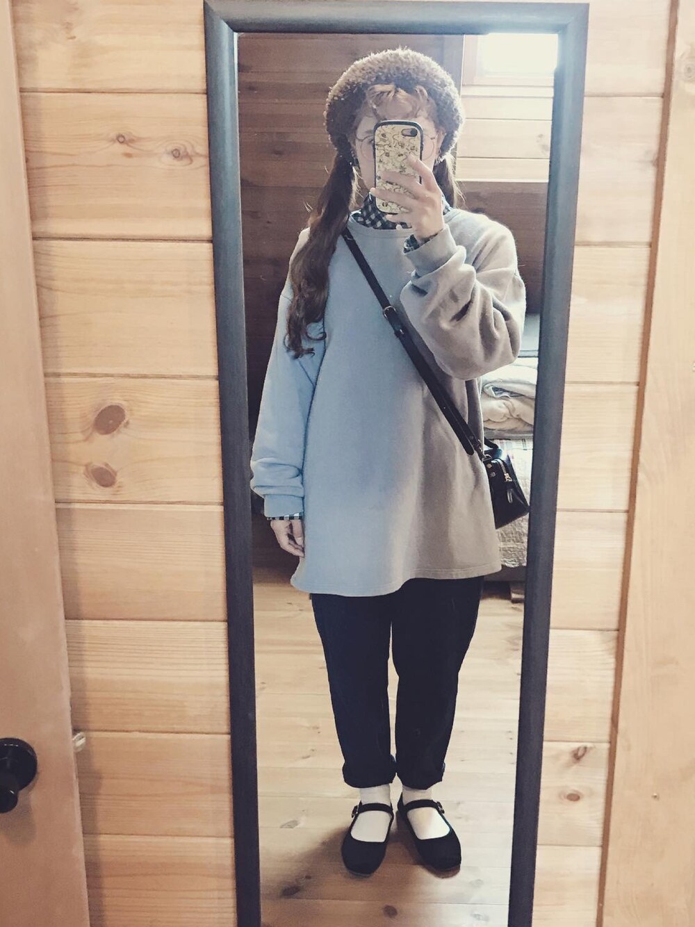 「秋服、ダサかわいい、ダサい、カンフーシューズ、デニム、デニムパンツ、LEE、スウェット、古着、チェックシャツ、重ね着、メガネ女子」｜「古着のアイテム（スウェット、ブルー系）」を使った、るんさん（レディース・153cm）の秋コーディネートの1枚目の写真
