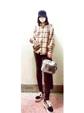 「アイテム（バックパック/リュック、シルバー系）」を使った、121さん（レディース・162cm）の冬コーディネート