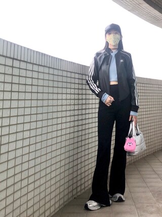 adidas フェイクレザーsstバーサタイルトラックジャケット adidas（アディダス）の「フェイクレザー SST バーサタイル