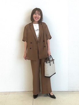 「INDIVI（インディヴィ）の【UVケア／選べるグラフィック】スムースジャージTシャツ（Tシャツ/カットソー、ホワイト系）」を使った、yoshiyaさん（レディース・155cm）の春コーディネート