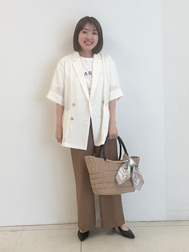 「INDIVI（インディヴィ）の【UVケア／選べるグラフィック】スムースジャージTシャツ（Tシャツ/カットソー、ホワイト系）」を使った、yoshiyaさん（レディース・155cm）の春コーディネート