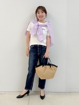 「INDIVI（インディヴィ）の【春の新色登場！褒められデニム】スリムストレート デニムパンツ（デニムパンツ、ブルー系）」を使った、yoshiyaさん（レディース・155cm）の春コーディネート