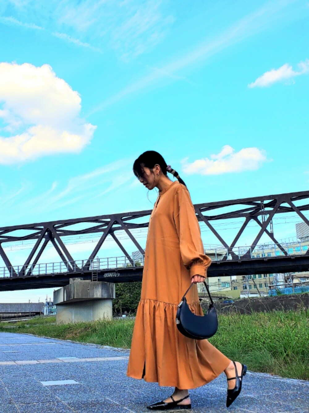 「秋っぽコーデ更新中、秋コーデ、休日スタイル、お出かけコーデ、ワンピース、秋服」｜「&. NOSTALGIAの【ZOZO限定】フリルケープ裾ティアードワンピース（ワンピース、イエロー系）」を使った、𝕄𝔸ℕ𝔸𝕄𝕀☺︎︎さん（骨格ウェーブ・レディース・158cm）の秋コーディネートの1枚目の写真