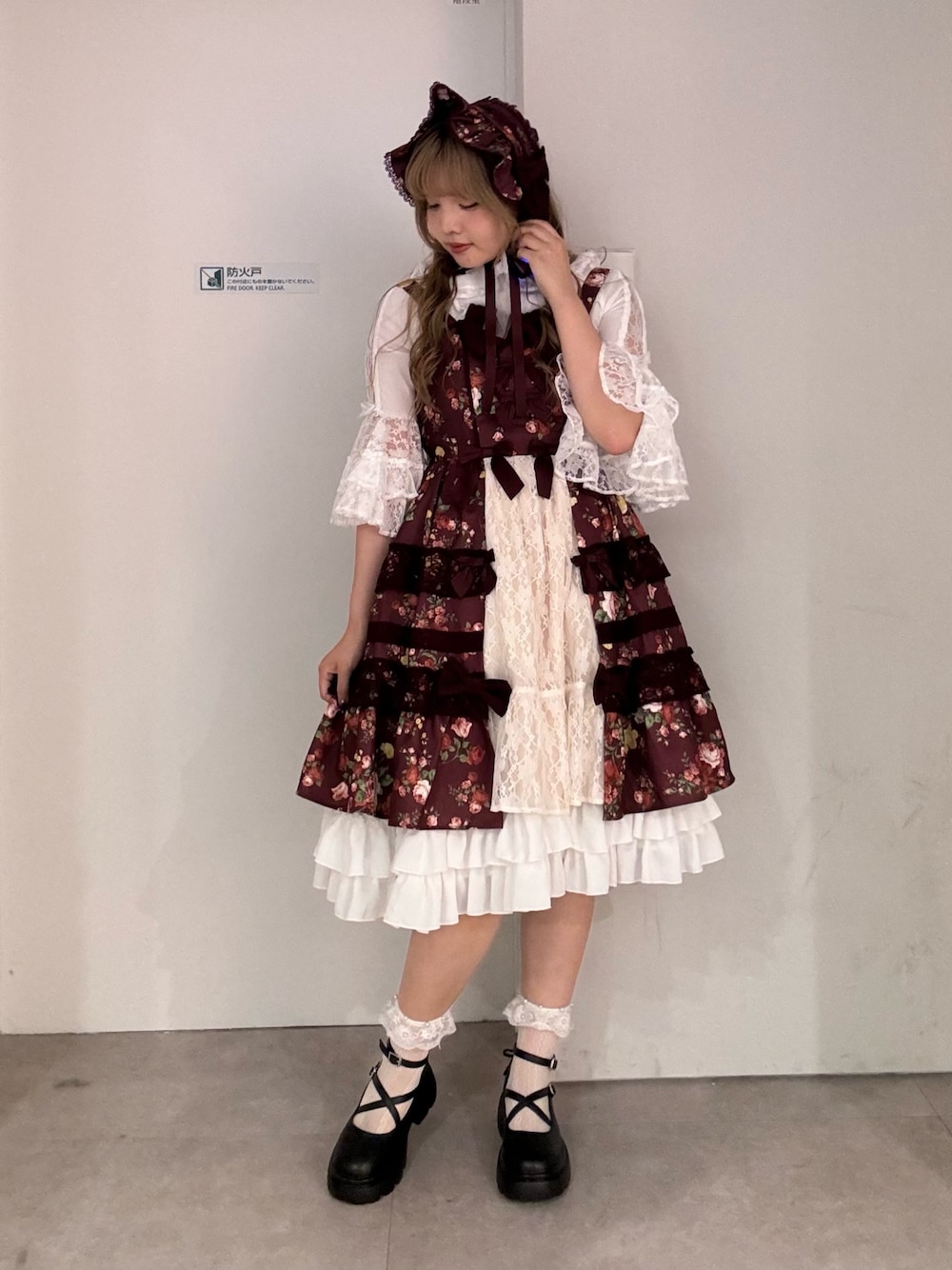 「ロリィタ、ロリータ、骨格ストレート、高身長女子、axes femme、秋コーデ、お出かけコーデ、お茶会コーデ、ジャンパースカート、ブラウス、ガーリーコーデ」｜「axes femmeの厚底クロスストラップシューズ（パンプス、ブラック系）」を使った、kanaeさん（レディース・169cm）の秋コーディネートの1枚目の写真