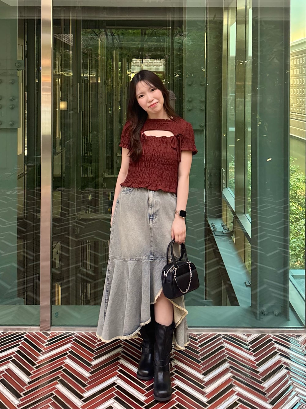 「夏コーデ、ロングスカート、マーメイドスカート、お出かけコーデ、大人女子、夏服、デニム、デニムコーデ、きれいめカジュアル」｜「Chicoの【6色展開】フロントリボンボレロデザインT（Tシャツ/カットソー、ブラウン系）」を使った、reinyaさん（骨格ウェーブ・レディース・152cm）の夏コーディネートの1枚目の写真