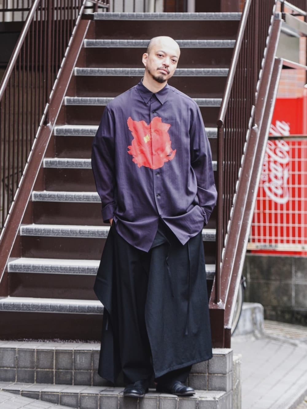 「GROUND Y、Y's for men、Y's、休日コーデ、カジュアルコーデ、オーバーサイズ、yohjiyamamoto、モードストリート、モード」｜「Y'sのアイテム（シャツ/ブラウス、パープル系）」を使った、トヲルさん（メンズ・180cm）の冬コーディネートの1枚目の写真