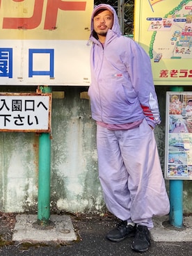 「adidas（アディダス）のアイテム（ジャケット/アウター）」を使った、トヲルさん（メンズ・180cm）の秋コーディネート