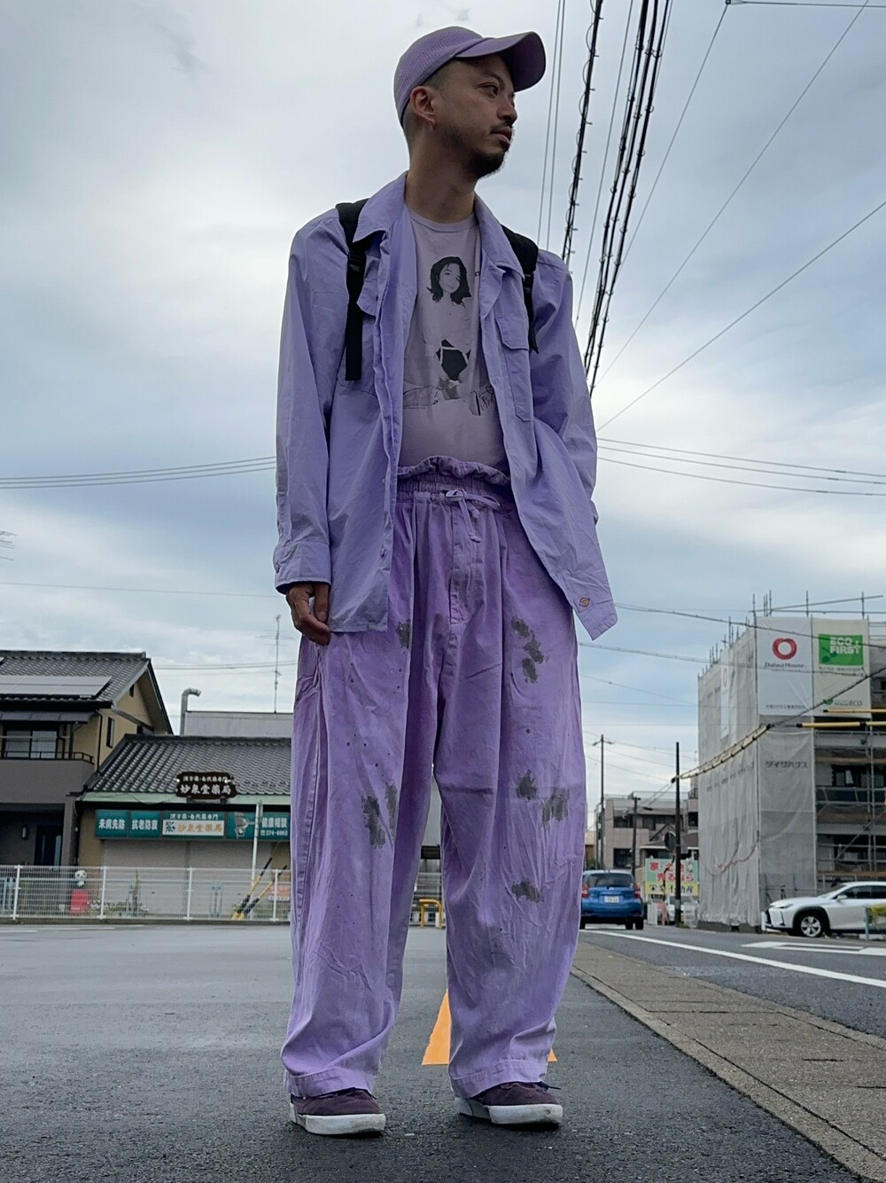 「秋服まるっと大公開、シンプル、大人カジュアル、秋服準備はじめました、オールパープル、ビッグシルエット、my beautiful landlet、ペインターパンツ、MNKM、Dickies」｜「BOTTERのキャップ（キャップ、パープル系）」を使った、トヲルさん（メンズ・180cm）の秋コーディネートの1枚目の写真