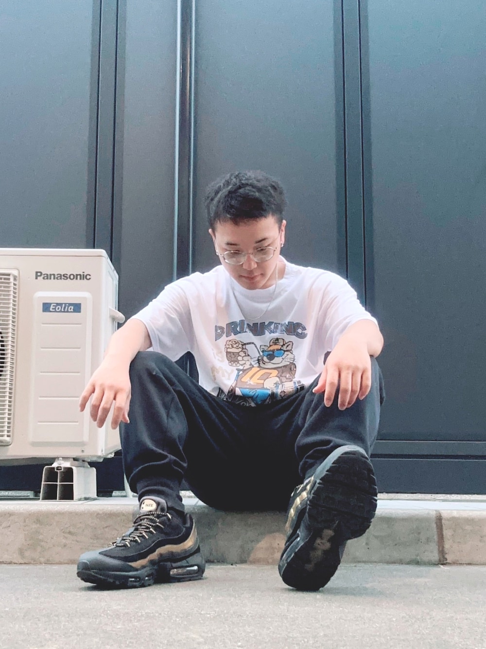 「NIKEのアイテム（その他パンツ、ブラック系）」を使った、Reijiさん（メンズ・165cm）の春コーディネートの1枚目の写真