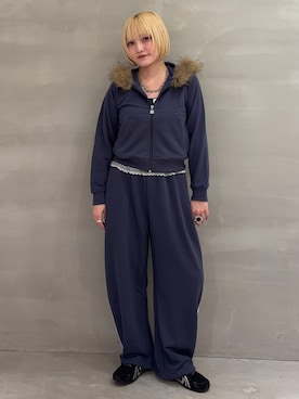 「FILA（フィラ）の【 FILA 別注 】裏毛ファーフードジップパーカー（パーカー、ブルー系）」を使った、姫さん（レディース・161cm）の秋コーディネート