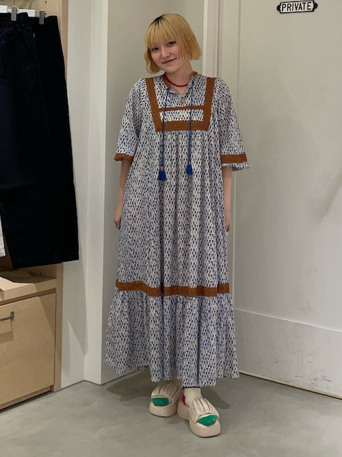 aguni配色レースプリントボリュームワンピ