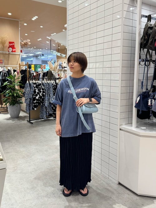 【ユニセックスで着れる】フロストモーションロゴプリントTee