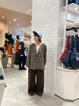 「アイテム（ハット、ブルー系）」を使った、J  U R  Iさん（レディース・156cm）の秋コーディネート