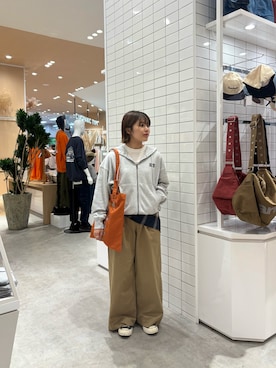 「アイテム（トートバッグ、オレンジ系）」を使った、J  U R  Iさん（レディース・156cm）の秋コーディネート