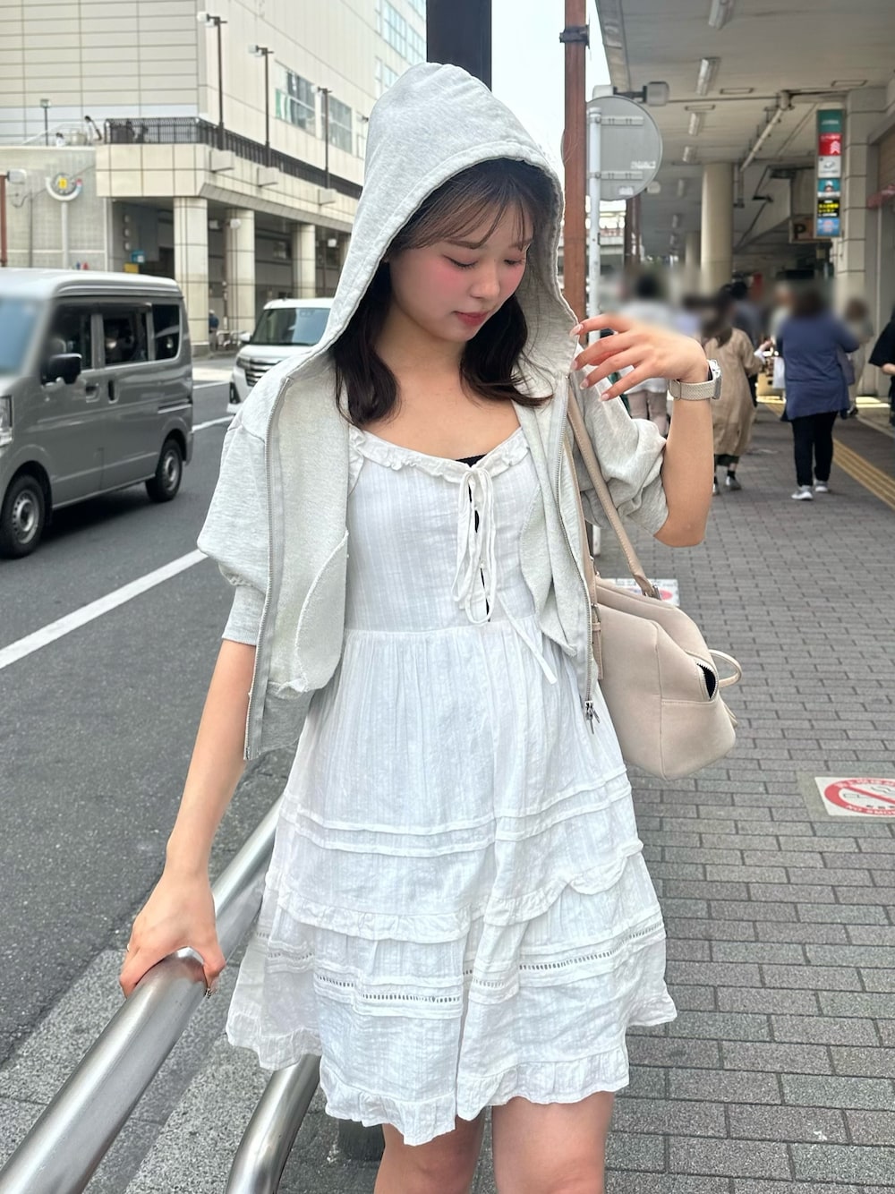 セール】【WEB限定追加】肩リボンコットンレースフリルキャミ
