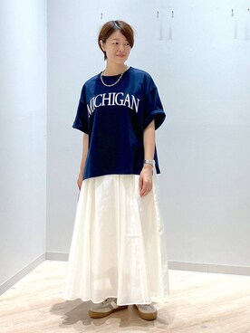 「アイテム（スニーカー、グレー系）」を使った、miinoさん（レディース・152cm）の夏コーディネート