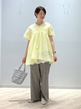 「アイテム（クラッチバッグ、シルバー系）」を使った、miinoさん（レディース・152cm）の春コーディネート