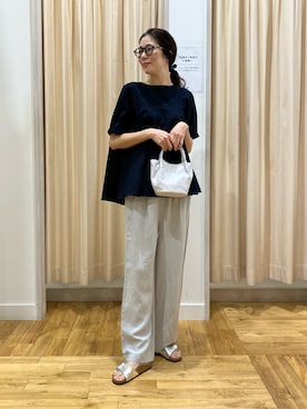 「URBAN RESEARCH DOORS（アーバンリサーチドアーズ）のフレア切替えブラウス | きれいめ/フレアブラウス/お仕事/通勤/オンオフ/大人カジュアル（シャツ/ブラウス、ブルー系）」を使った、kimmyさん（レディース・168cm）の夏コーディネート