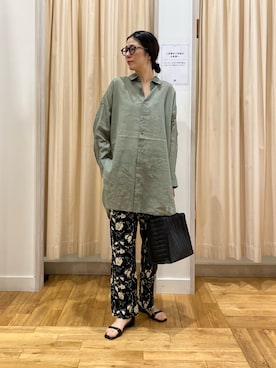 「URBAN RESEARCH DOORS(アーバンリサーチドアーズ)の『WEB/一部店舗限定カラー』ラミーコットンビックシャツ(シャツ/ブラウス、グリーン系)」を使った、kimmyさん(レディース・168cm)の春コーディネート