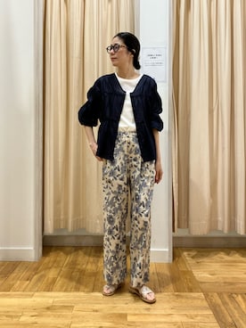 「URBAN RESEARCH DOORS(アーバンリサーチドアーズ)の『UR TECH』コットンギャザーVネックブラウス(シャツ/ブラウス、ブルー系)」を使った、kimmyさん(レディース・168cm)の春コーディネート