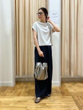 「URBAN RESEARCH DOORS（アーバンリサーチドアーズ）の『UR TECH』サマシェアバックタックコクーンプルオーバー｜UVカット/日除け/接触冷感/抗菌防臭/Tシャツ（Tシャツ/カットソー、グレー系）」を使った、kimmyさん（レディース・168cm）の夏コーディネート