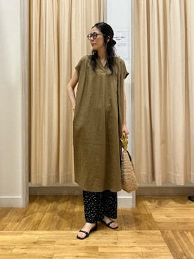 「URBAN RESEARCH DOORS（アーバンリサーチドアーズ）のリネンレーヨンスキッパーフレンチワンピース（ワンピース、ベージュ系）」を使った、kimmyさん（レディース・168cm）の夏コーディネート