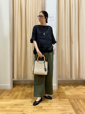 「かぐれ(カグレ)のリネンフリルスリーブプルオーバー(シャツ/ブラウス、ブラック系)」を使った、kimmyさん(レディース・168cm)の春コーディネート
