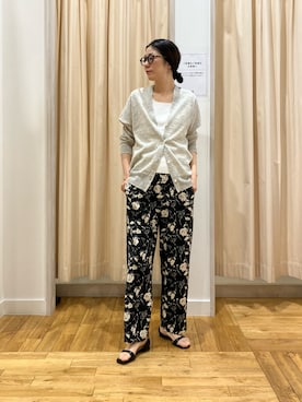 「URBAN RESEARCH DOORS(アーバンリサーチドアーズ)のリネンVネックカーディガン(カーディガン/ボレロ、グレー系)」を使った、kimmyさん(レディース・168cm)の春コーディネート