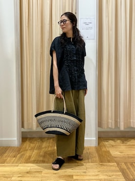 「かぐれ（カグレ）のリネンフリルフレンチシャツ（シャツ/ブラウス、ブラック系）」を使った、kimmyさん（レディース・168cm）の夏コーディネート