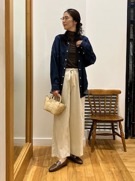 「URBAN RESEARCH DOORS（アーバンリサーチドアーズ）のハイネックチュールインナー（Tシャツ/カットソー、ブラウン系）」を使った、kimmyさん（レディース・168cm）の秋コーディネート